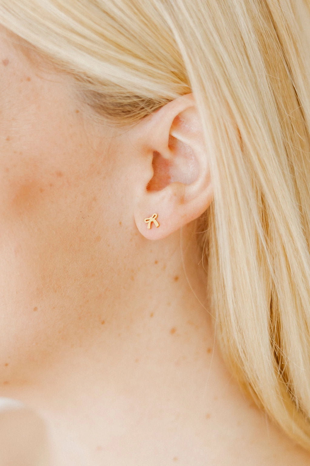 Screwback Stud Earrings - Gold Bow