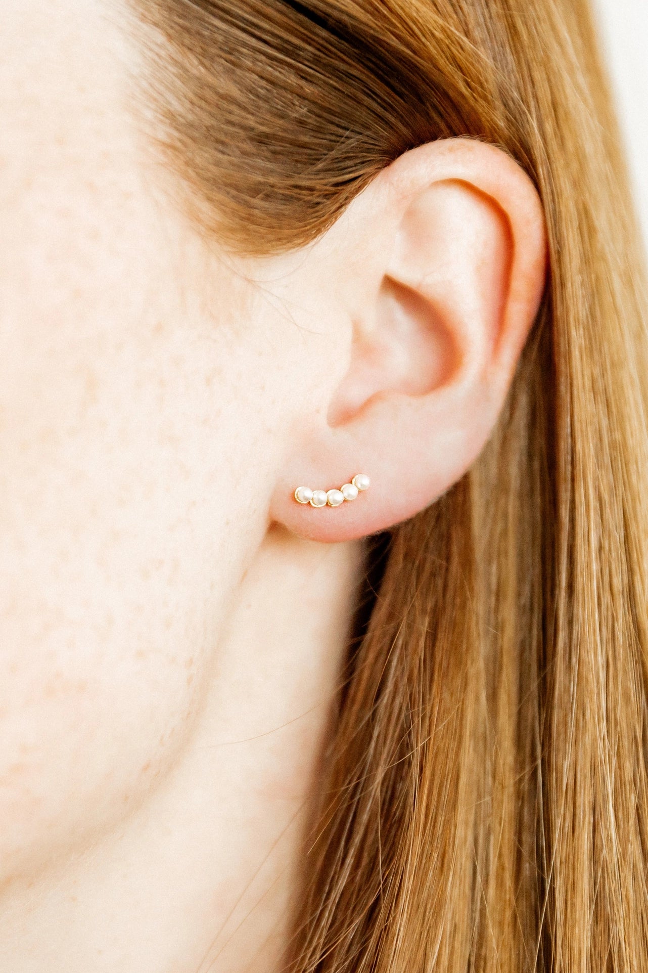 Screwback Stud Earrings - Pearl
